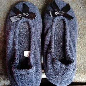 Women's  Istoner slippers size large 8/9 blue